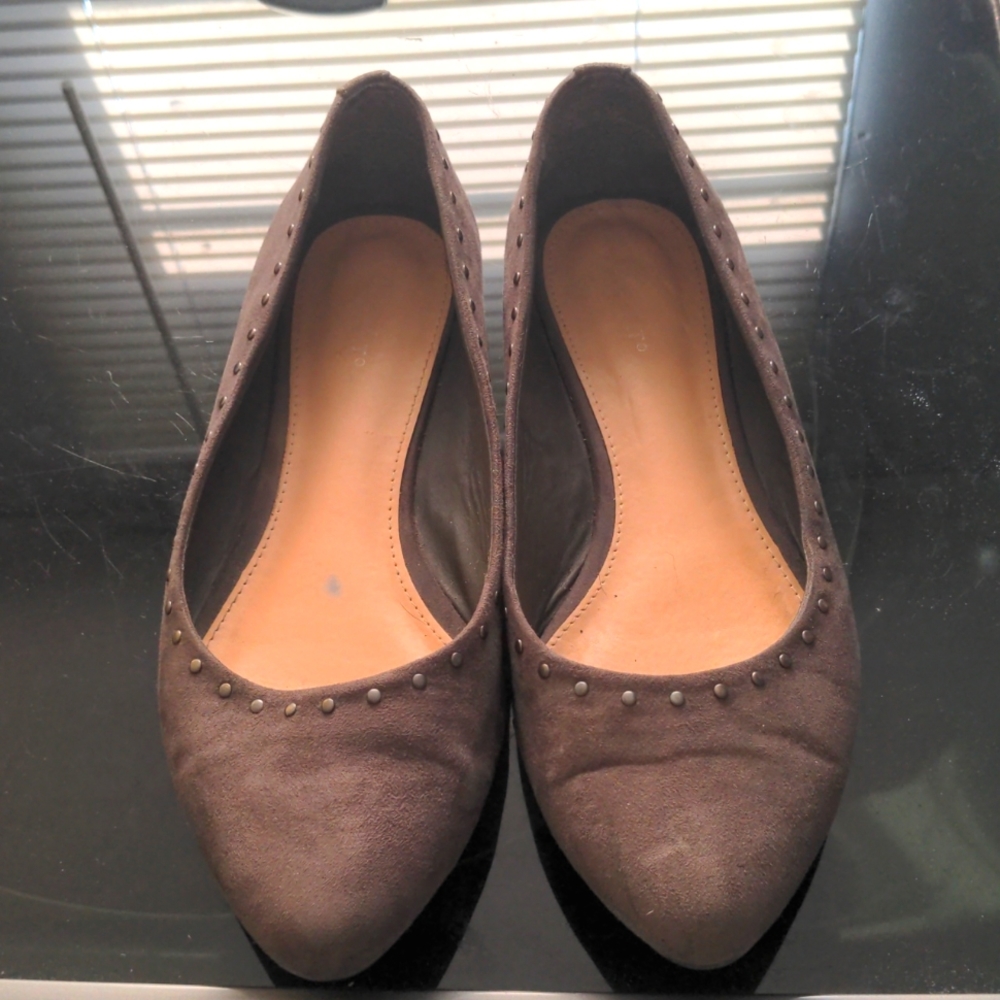 Women's Taupe Flats Size 10